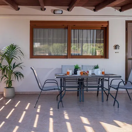Paradise Family In Paradisi Near The باراديسيون