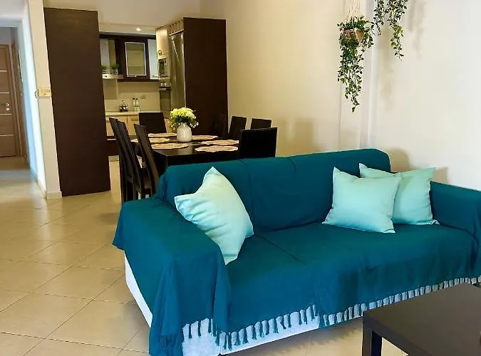 Paradise Family 아파트 페러데이션